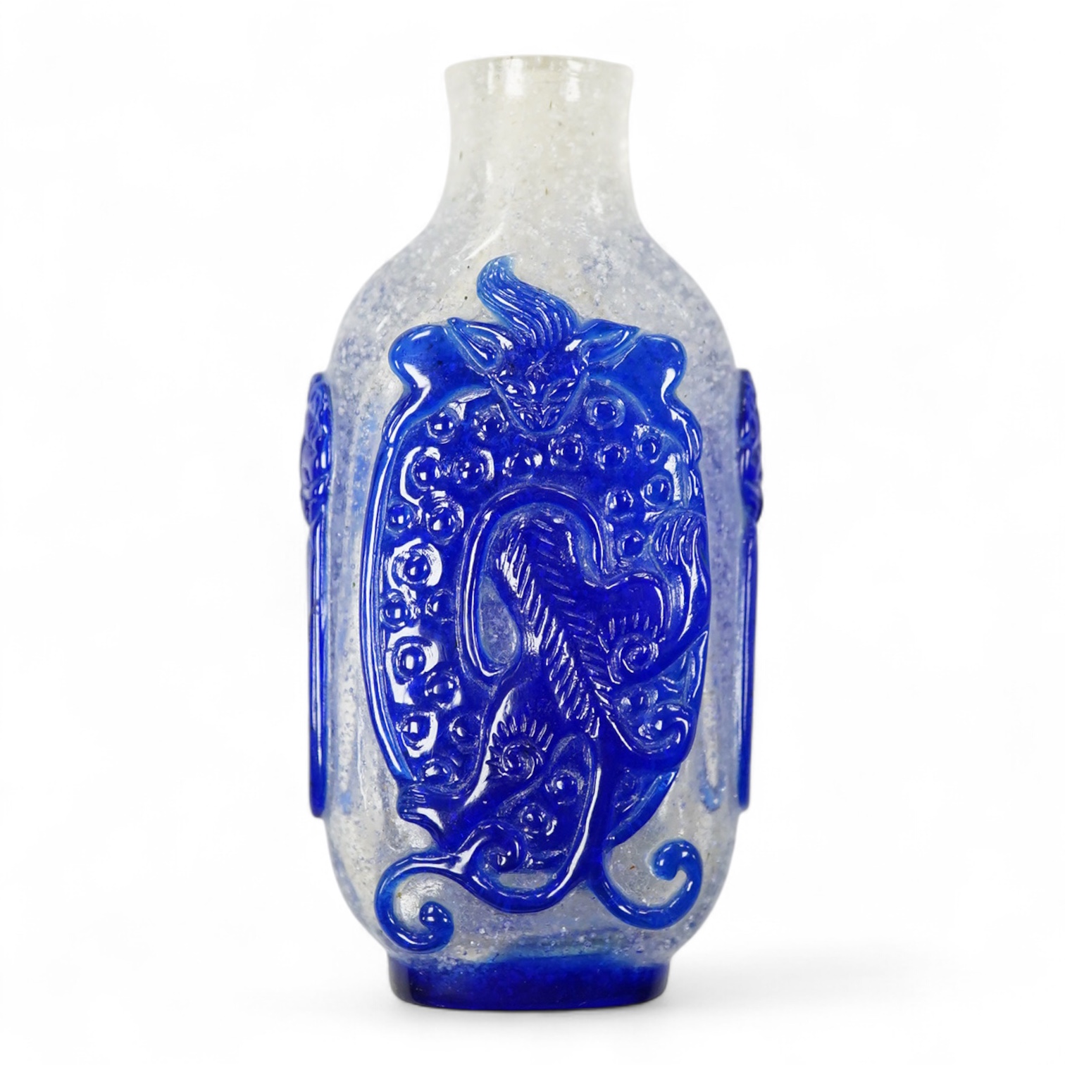 A Chinese overlaid glass snuff bottle, 8cm high